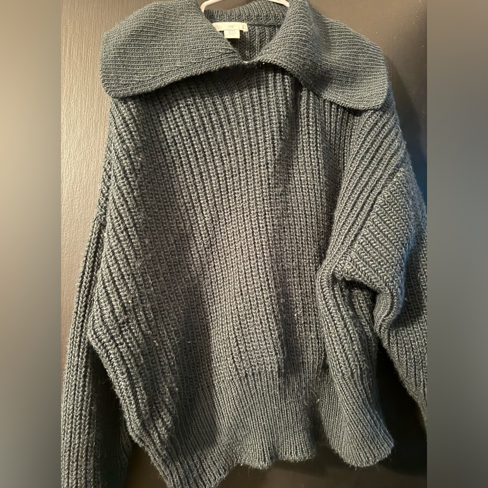 H&M green sweater
